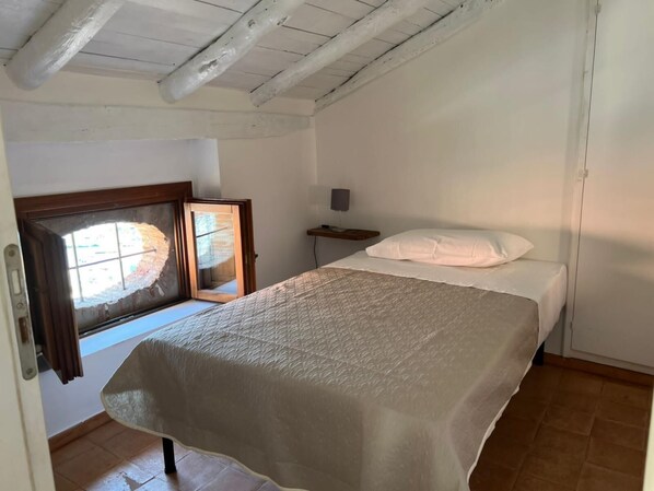 3 chambres, accès à Internet, literie fournie