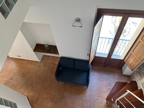 TV - Three Bedroom Apartment (TROPEA)