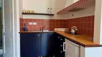 Fridge, stovetop, coffee/tea maker, cookware/dishes/utensils