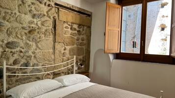 2 soverom, internettilgang og sengetøy