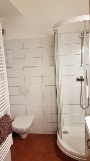Hair dryer, towels, soap, shampoo - Set in city centre with various shops, metro station, restaurants and theatres! (Budapest)