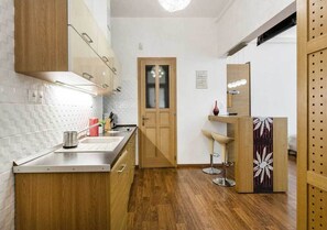 Private kitchen - Set in city centre with various shops, metro station, restaurants and theatres! (Budapest)