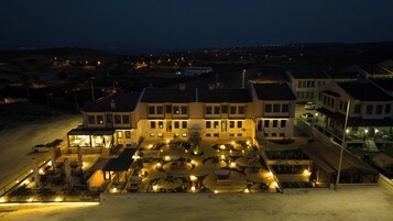 Fassade der Unterkunft – Abend/Nacht