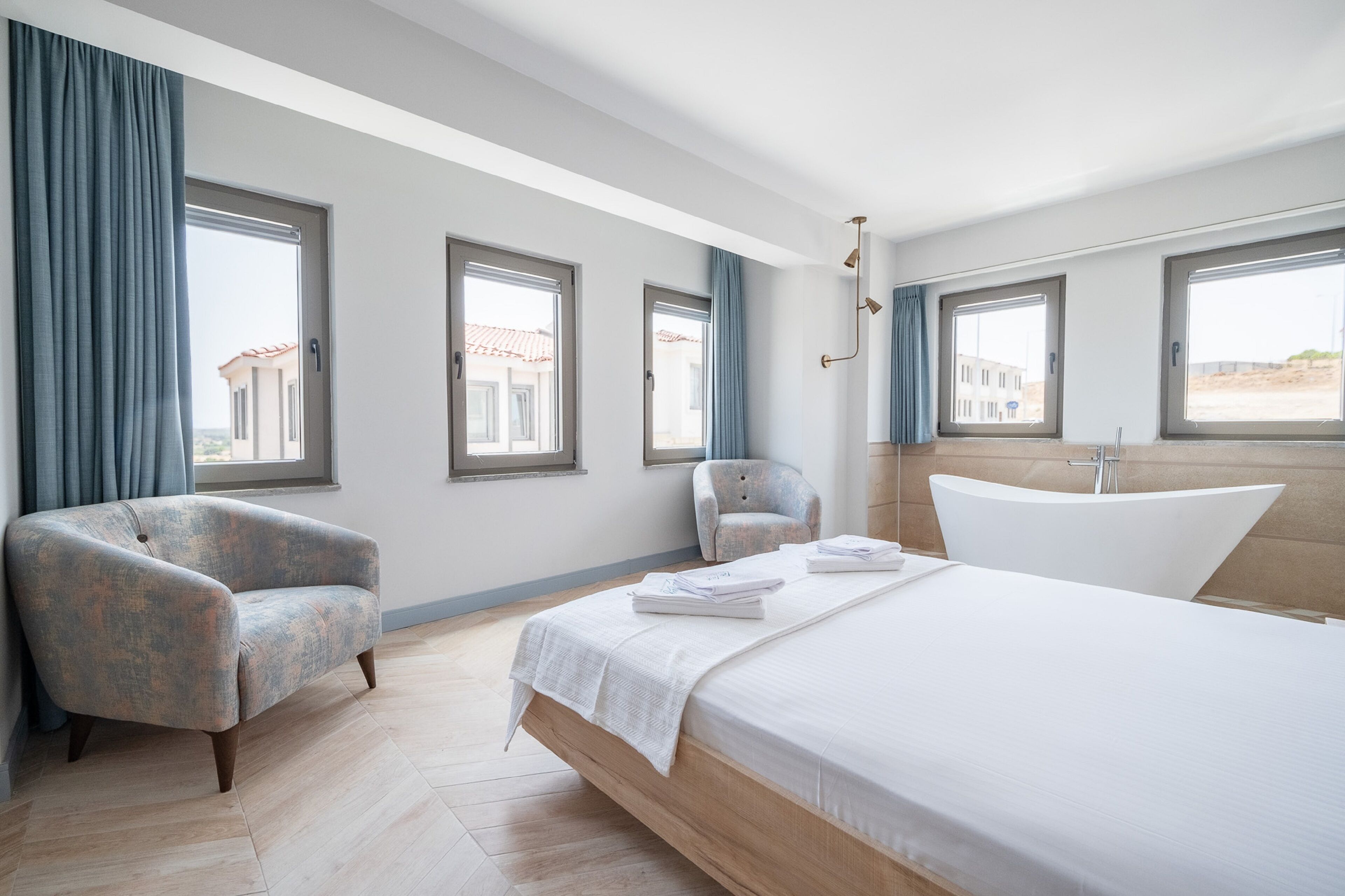 Superior Double Room, Bathtub | Premium bedding, minibar, desk, free WiFi