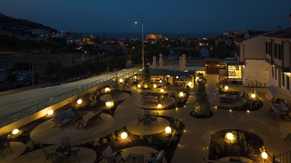 Front of property - evening/night - La Luz Bozcaada (Bozcaada)