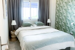2 chambres, fer et planche à repasser, Wi-Fi, draps fournis