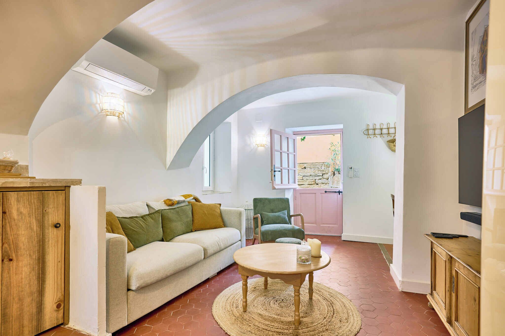 Smart-tv, een videogameconsole en boeken