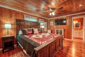 4 bedrooms, desk, travel crib, free WiFi