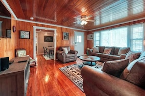 Televisión, chimenea