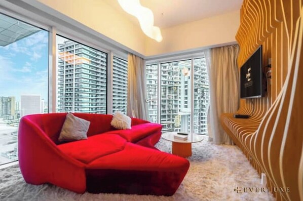 Smart TV - Stunning Studio Apartment
(Buiness Bay Dubai)