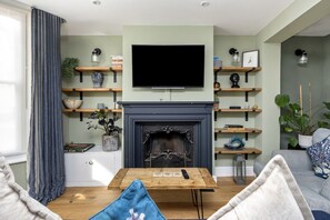 Smart TV - Brighton House (Brighton)