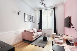 Smart TV, offices - Charming apartment Louvre Museum / Concorde (Paris)