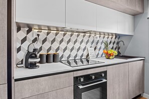 Fridge, oven, dishwasher, coffee/tea maker