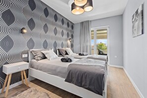 4 bedrooms, iron/ironing board, WiFi, bed sheets