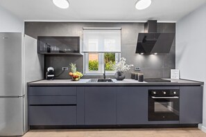 Fridge, oven, dishwasher, coffee/tea maker