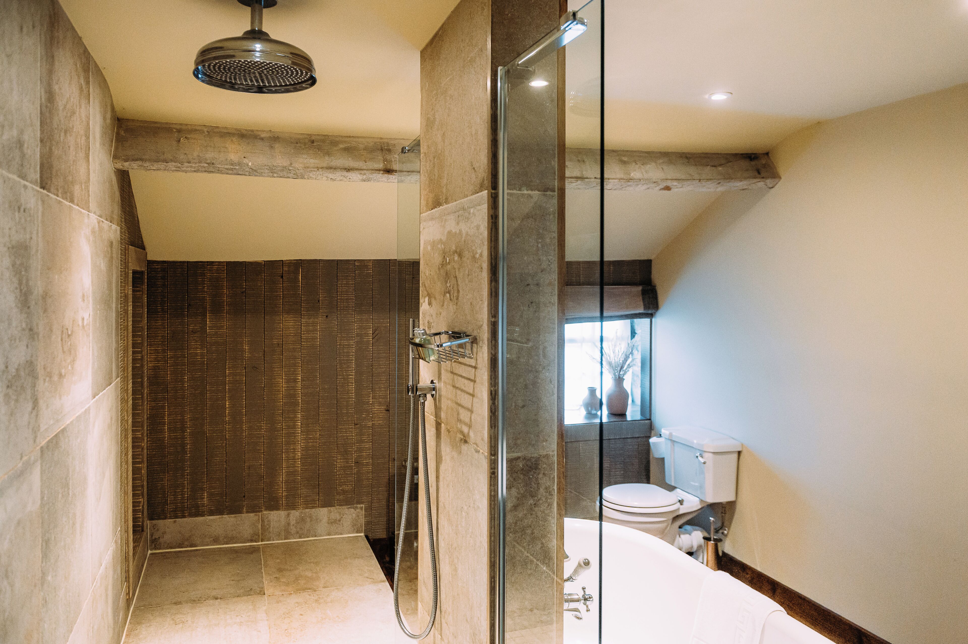 Secador de pelo, toallas