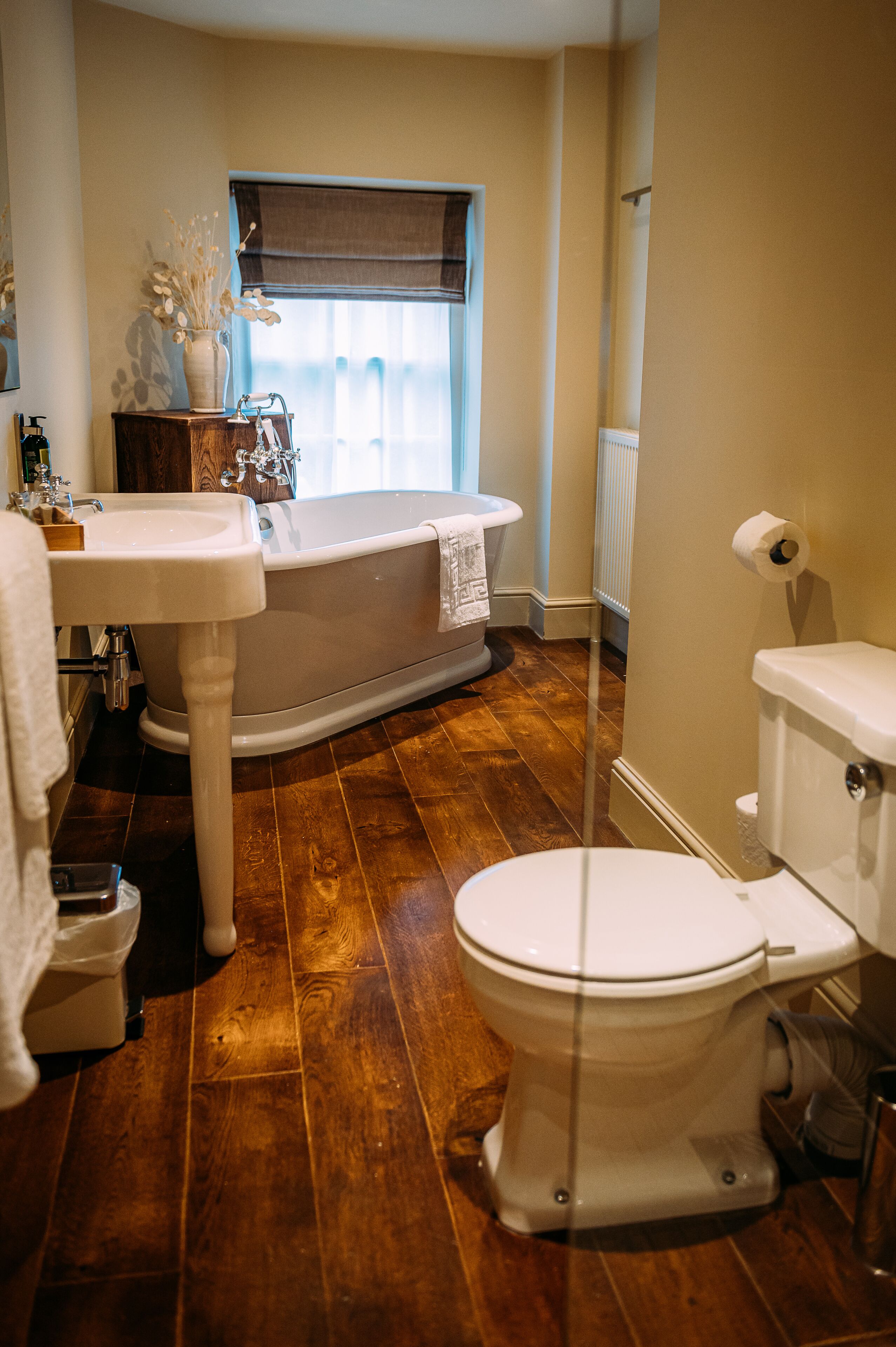 A bathroom with a bathtub, toilet, and sink.