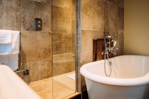 Hair dryer, towels - Assheton Arms (Clitheroe)