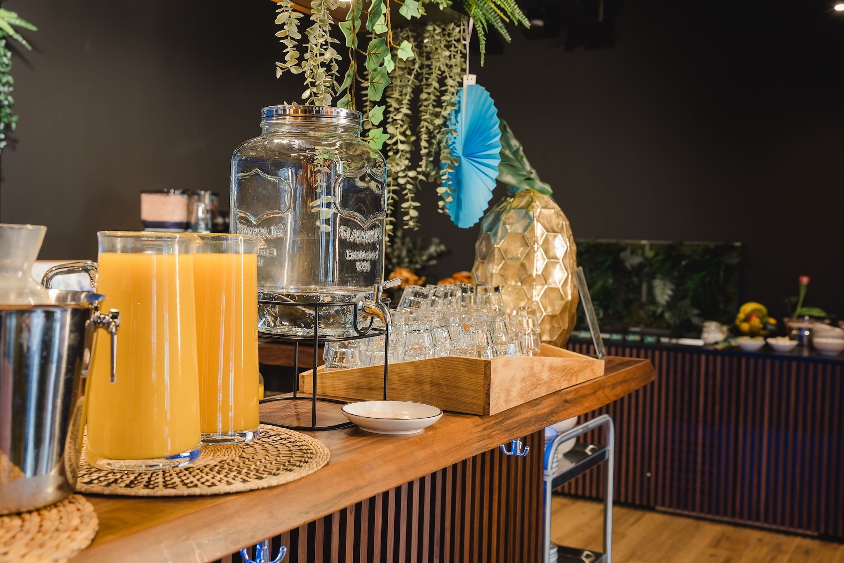 Daily buffet breakfast (EUR 19.50 per person)