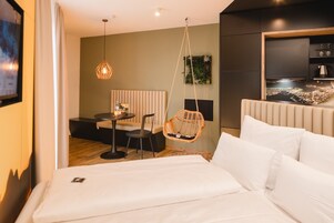 Apartment Leblon | Hypo-allergenic bedding, in-room safe, desk, blackout drapes