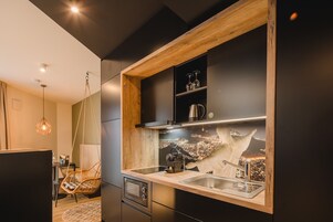 Apartment Leblon | Private kitchen | Mini-fridge, microwave, stovetop, dishwasher