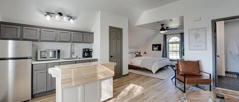 House, 1 Bedroom | Private kitchen