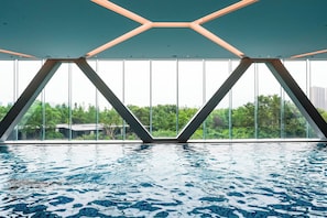 Indoor pool, open 7:00 AM to 10:00 PM, pool loungers, lifeguards on site - Sheraton Taizhou (Taizhou)