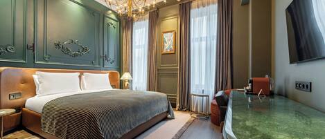 Deluxe Room, 1 Queen Bed | City view