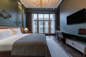 Egyptian cotton sheets, premium bedding, down duvets, in-room safe - Orient Occident Hotel Istanbul, Autograph Collection (Istanbul)