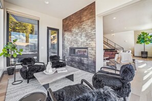 Maison mitoyenne, 4 chambres | Coin séjour