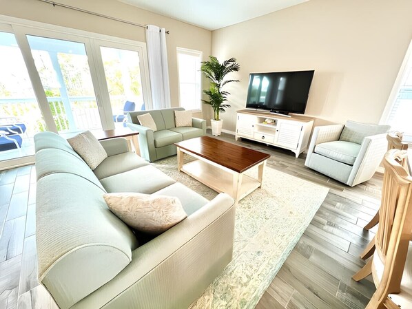 Smart TV, offices - 2bd 2.5 bath with beach club, pools, hot tub, golf (Pensacola)