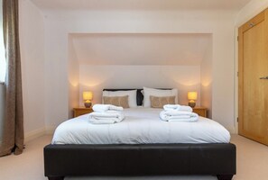 4 soverom, strykejern/-brett, wi-fi og sengetøy