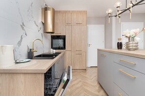 Studio, parveke | Yksityinen keittiö | Astianpesukone, keittoastiat/astiat/ruokailuvälineet