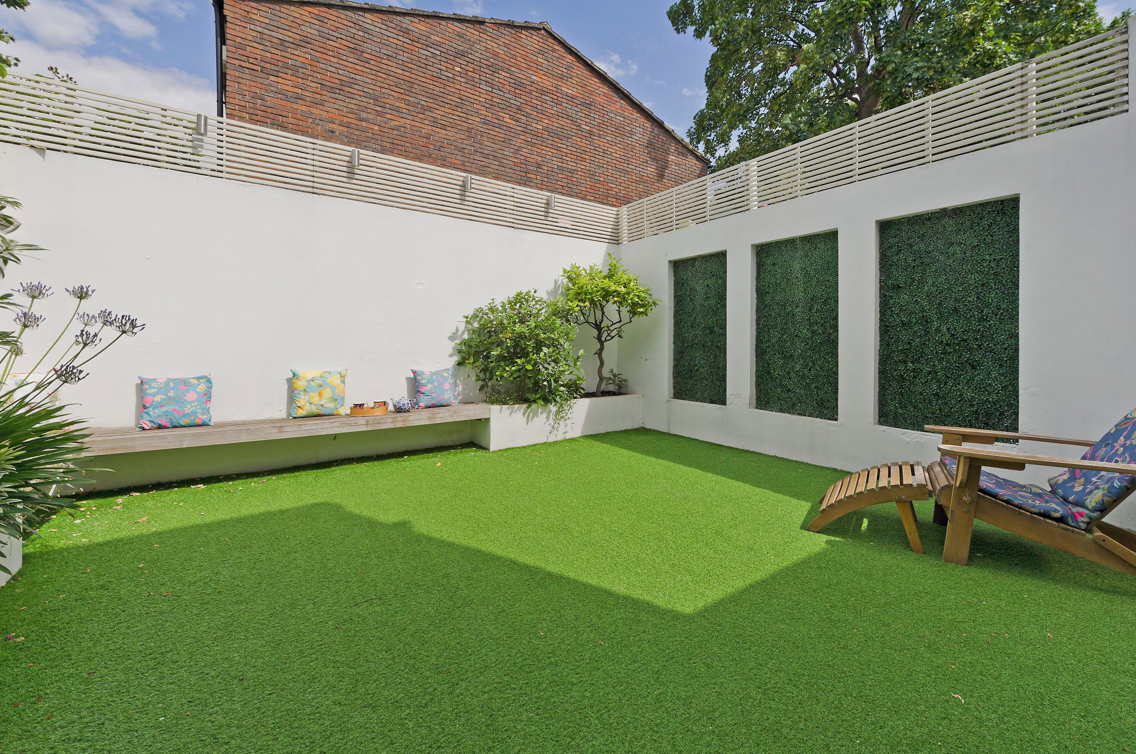 House (4 Bedrooms) | Garden