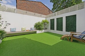 House (4 Bedrooms) | Garden