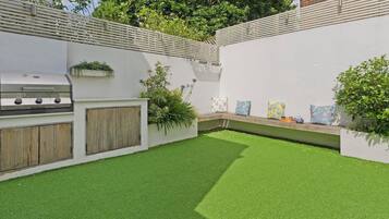 House (4 Bedrooms) | Garden