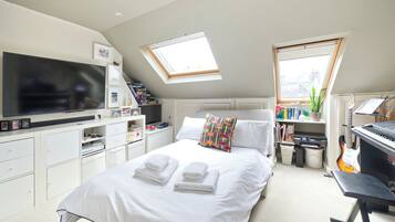 House (4 Bedrooms) | 4 bedrooms, premium bedding, desk, laptop workspace