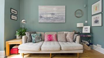 House (4 Bedrooms) | Living area | TV, toys