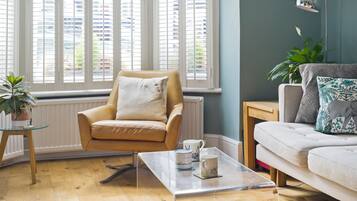 Casa (4 Bedrooms) | Área de sala de estar | Televisión y juguetes