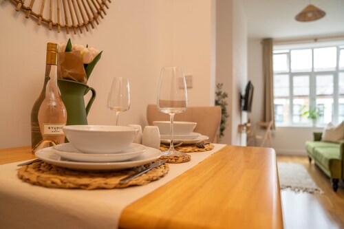 Enjoy a "Boho Style" serviced apartment located in the heart of Cambridge!