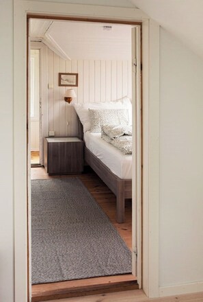 6 bedrooms, travel cot, WiFi
