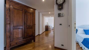 Apartment | 2 bedrooms, iron/ironing board, free WiFi, bed sheets