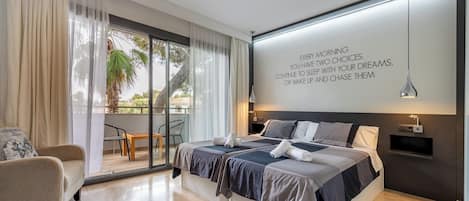 6 chambres, fer et planche à repasser, Wi-Fi, draps fournis