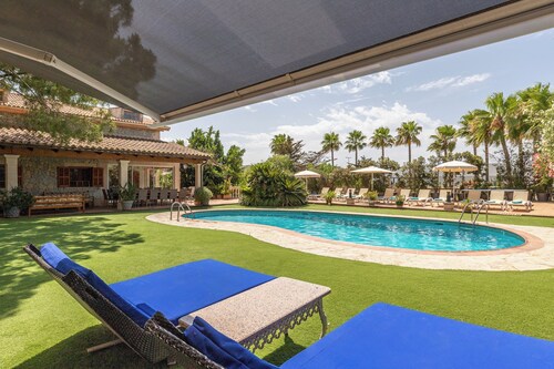 Villa Marjals - Eight Bedroom Villa, Sleeps 16