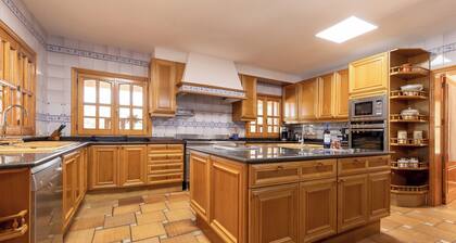 Villa Marjals - Eight Bedroom Villa, Sleeps 16