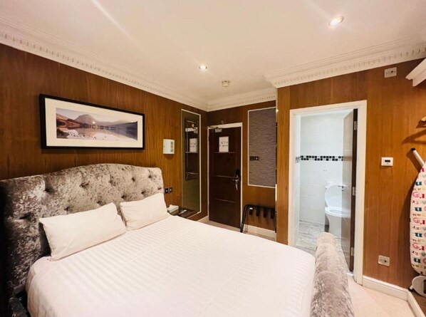 1 bedroom, desk, iron/ironing board, free WiFi