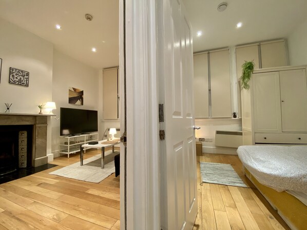 2 chambres, fer et planche à repasser, Wi-Fi gratuit, draps fournis