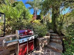 Property grounds - House with a pool and sea view in a quiet area in Cavalière (Le Lavandou)