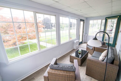 Port Clinton Lake House! 10 minute walk to Jet Express and town center