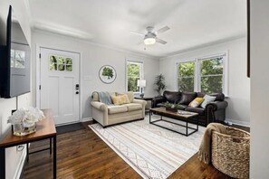 Living area - Relaxing Urban Retreat (Raleigh)